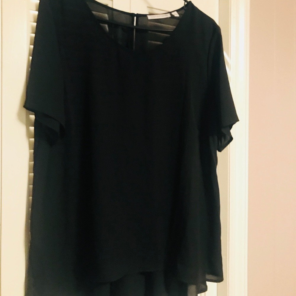 Black flowy hi low shirt